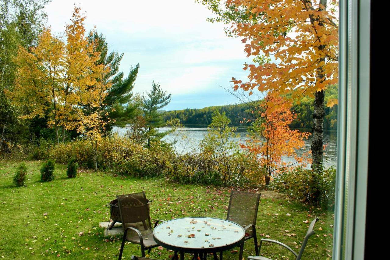 Chalet Au Bord Du St-Maurice La Tuque Luaran gambar